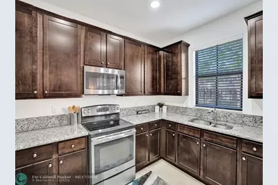 9637  Watercrest Isle, Parkland, FL 33076 - Photo 19