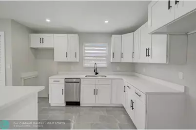 520 SW 13th Pl, Deerfield Beach, FL 33441 - Photo 11