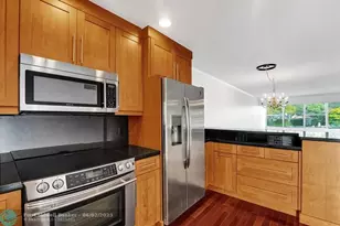 818 SE 4th St, Fort Lauderdale, FL 33301 - Photo 13