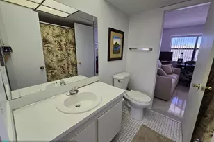 10442 Sunrise Lakes Blvd, Sunrise, FL 33322 - Photo 15