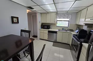 10442 Sunrise Lakes Blvd, Sunrise, FL 33322 - Photo 7