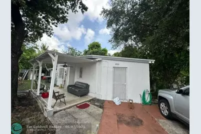 2441 NW 104th St, Miami, FL 33147 - Photo 5