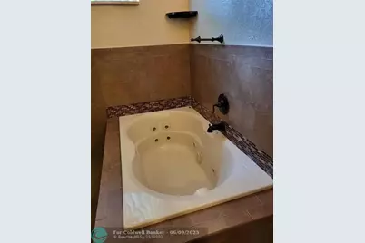 780 NE 199th St, Unit #E 101, Miami, FL 33179 - Photo 15