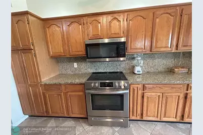 2232 SE Longhorn Ave, Port Saint Lucie, FL 34952 - Photo 15