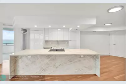 6301  Collins Ave, Unit #1007, Miami Beach, FL 33141 - Photo 3