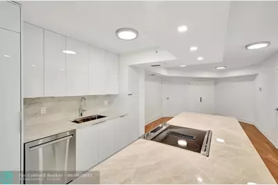 6301  Collins Ave, Unit #1007, Miami Beach, FL 33141 - Photo 15