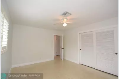 1911 NE 41st St, Oakland Park, FL 33308 - Photo 33