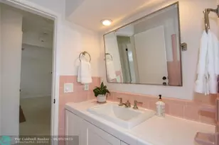 1911 NE 41st St, Oakland Park, FL 33308 - Photo 35