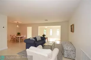 1911 NE 41st St, Oakland Park, FL 33308 - Photo 7