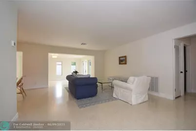 1911 NE 41st St, Oakland Park, FL 33308 - Photo 9
