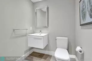 17111 Biscayne Blvd, North Miami Beach, FL 33160 - Photo 21