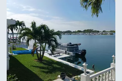 210  Lake Shore Dr, Pembroke Park, FL 33009 - Photo 9