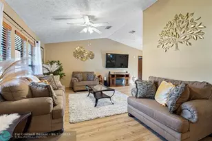 886 S E O'Donnell Ln, Port Saint Lucie, FL 34983 - Photo 7