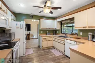 886 S E O'Donnell Ln, Port Saint Lucie, FL 34983 - Photo 19