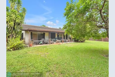 20100 NE 10th Place Way, Miami, FL 33179 - Photo 3