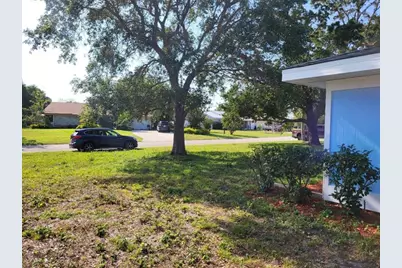 702 SW Belmont Cir, Port Saint Lucie, FL 34953 - Photo 9