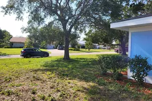 702 SW Belmont Cir, Port Saint Lucie, FL 34953 - Photo 9