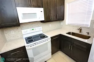 8225 Sunrise Lakes Blvd, Sunrise, FL 33322 - Photo 17