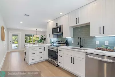 860 NE 34th St, Oakland Park, FL 33334 - Photo 1
