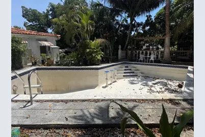 1100 NE 182nd St, North Miami Beach, FL 33162 - Photo 11