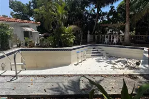 1100 NE 182nd St, North Miami Beach, FL 33162 - Photo 11