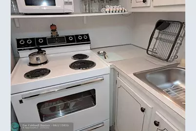 336  Oakridge S, Unit #336, Deerfield Beach, FL 33442 - Photo 7