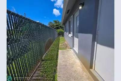 2432  Sherman St, Unit #B, Hollywood, FL 33020 - Photo 11