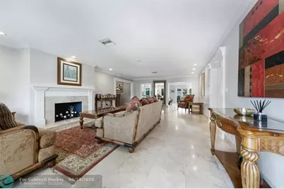 2319  Castilla Isle, Fort Lauderdale, FL 33301 - Photo 3