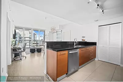 244  Biscayne Blvd, Unit #2210, Miami, FL 33132 - Photo 3