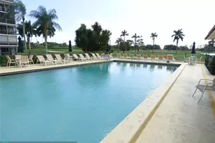 9400 N Hollybrook Lake Dr, Pembroke Pines, FL 33025 - Photo 9