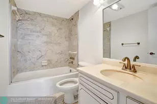 9400 N Hollybrook Lake Dr, Pembroke Pines, FL 33025 - Photo 7