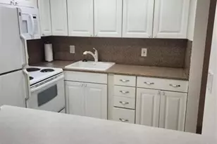 218 Farnham J, Deerfield Beach, FL 33442 - Photo 3