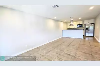 200 NW 25th St, Unit #8, Fort Lauderdale, FL 33311 - Photo 11