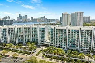 3300 NE 188th St, Aventura, FL 33180 - Photo 35