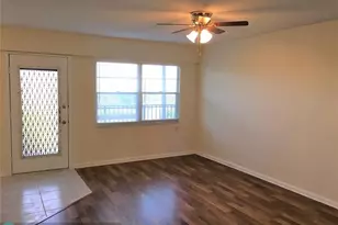 551 SW 135th Ave, Pembroke Pines, FL 33027 - Photo 5