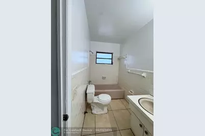 890 NW 39th St, Unit #8, Oakland Park, FL 33309 - Photo 9