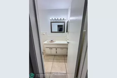 890 NW 39th St, Unit #2, Oakland Park, FL 33309 - Photo 7