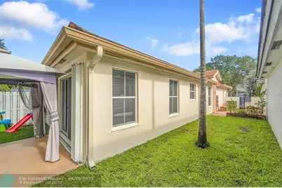 7542 NW 3rd St, Plantation, FL 33317 - Photo 31