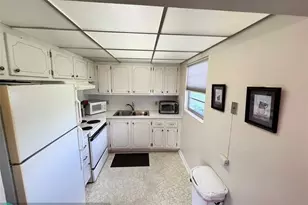 105 Oakridge I Unit, Deerfield Beach, FL 33442 - Photo 9