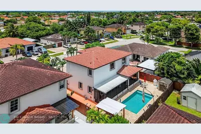 18203 SW 152nd Pl, Miami, FL 33187 - Photo 9