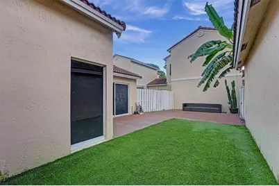 895 SW 180th Ter, Pembroke Pines, FL 33029 - Photo 33