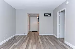 298 SW 6th St, Boca Raton, FL 33432 - Photo 3