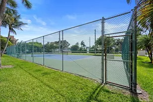 1301 NE 7th St, Hallandale Beach, FL 33009 - Photo 29