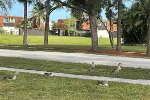 2095 White Pine Cir, Greenacres, FL 33415 - Photo 15