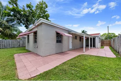 2071 NE 180th St, North Miami Beach, FL 33162 - Photo 31