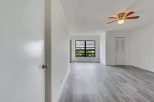 2200 S Cypress Bend Dr, Pompano Beach, FL 33069 - Photo 15