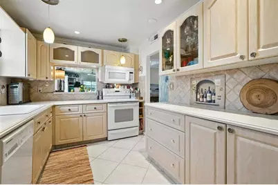 320 S Surf Rd, Unit #201, Hollywood, FL 33019 - Photo 13