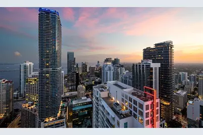 950  Brickell Bay Dr, Unit #5205, Miami, FL 33131 - Photo 3