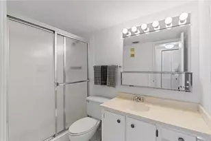 900 Colony Point Cir, Pembroke Pines, FL 33026 - Photo 17