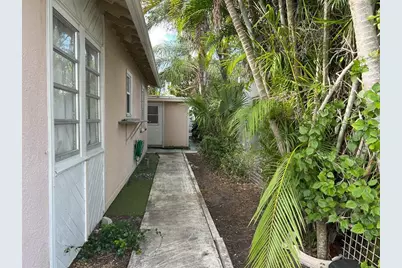 1719  Hayes St, Hollywood, FL 33020 - Photo 25